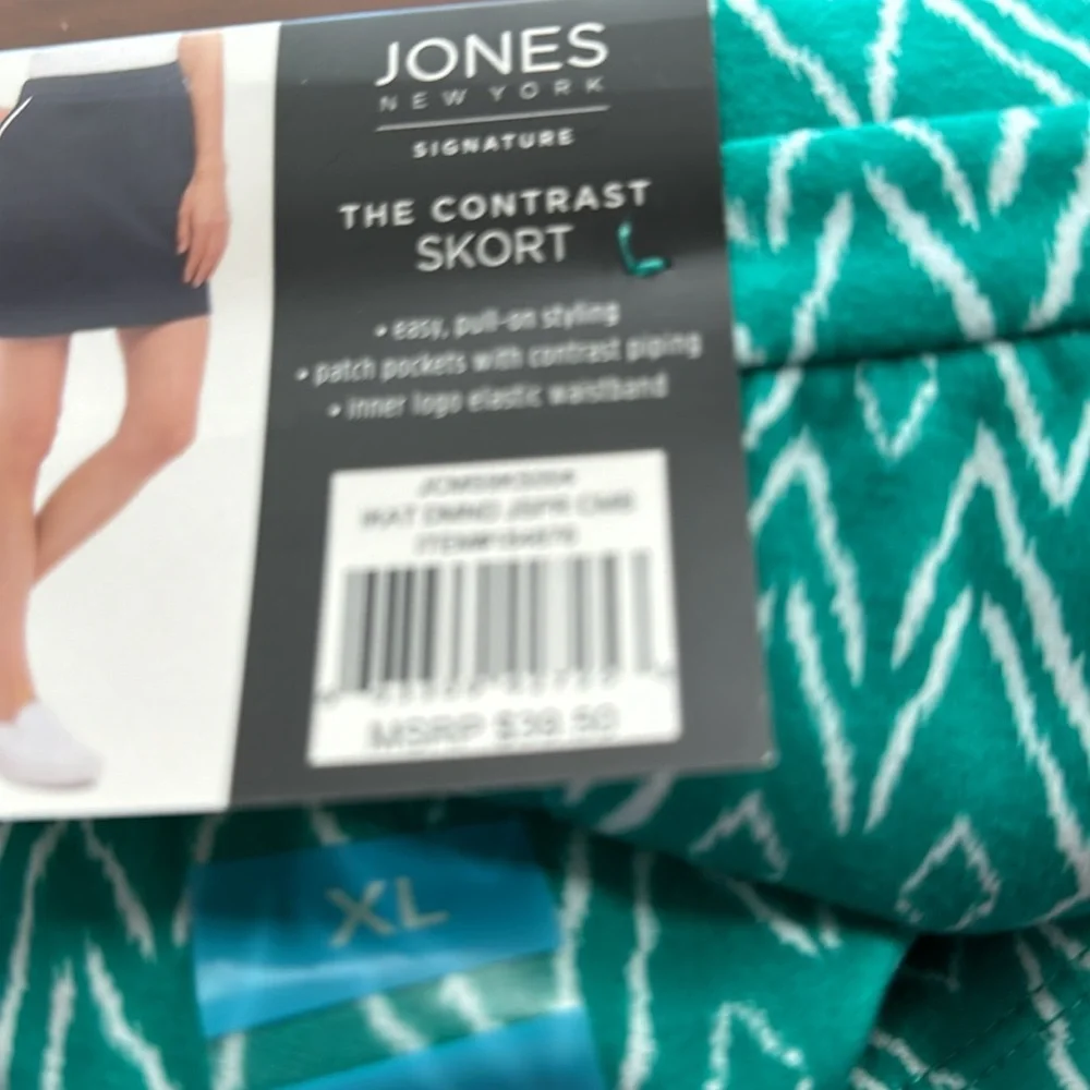 Joans, New‎ York women’s size XL Skort with front pockets, stretch waistband